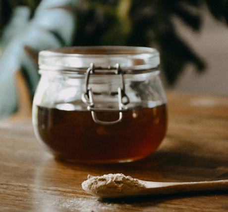 Astragalus-Infused Honey (Recipe by Iris Suurland)