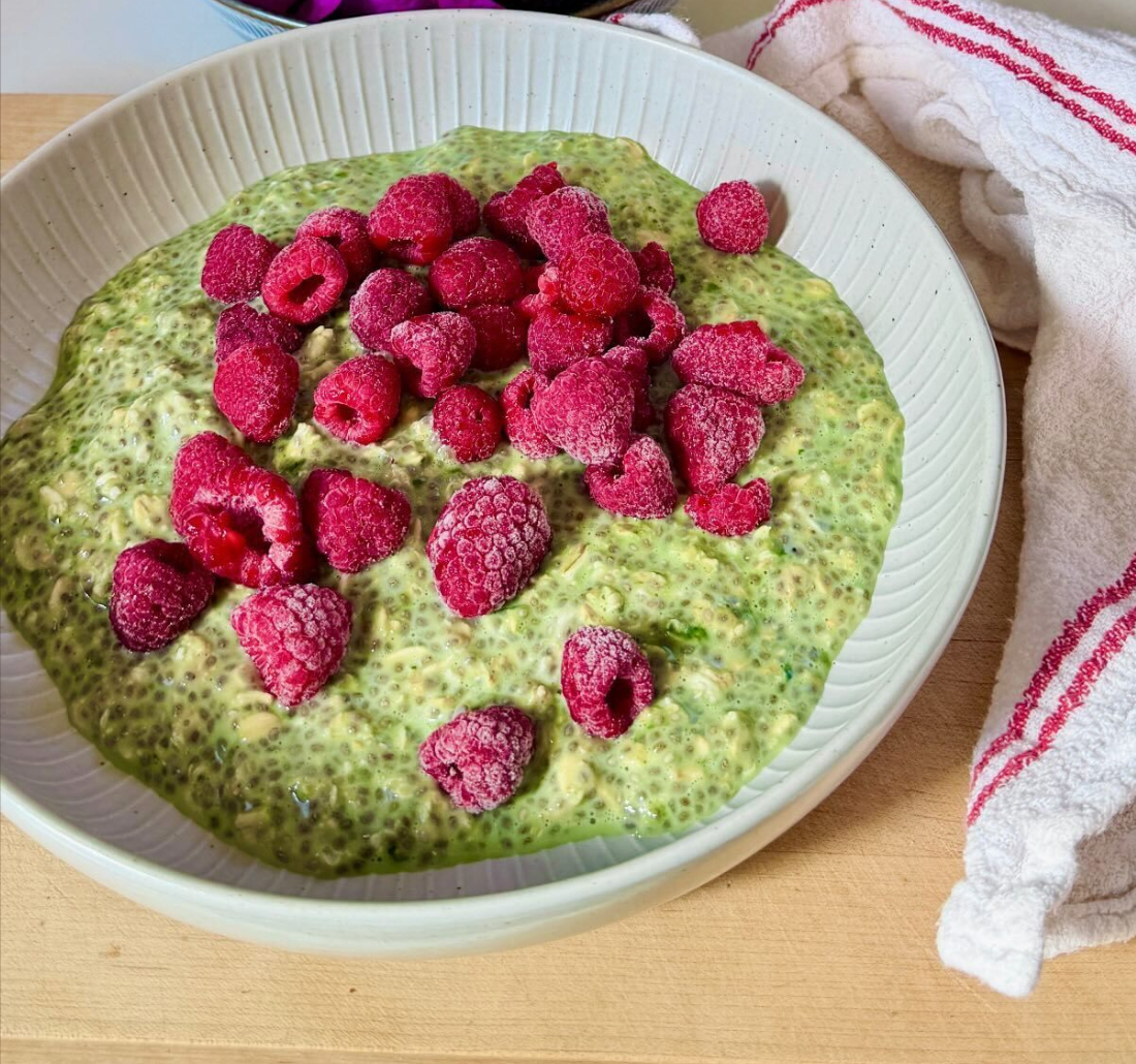 Lou’s Raspberry Matcha Overnight Chia-Oats